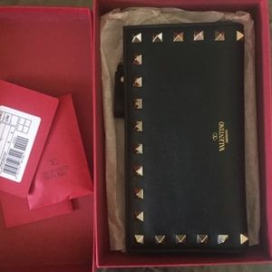 NIB Valentino Garavani Rockstud Wallet Black
